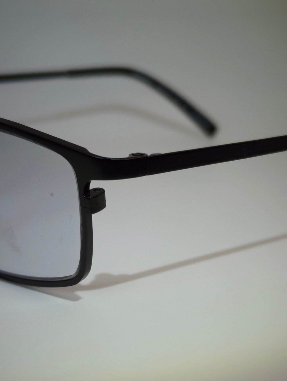 Present. Black Rectangular Metal Frame. - Picture 6 of 9
